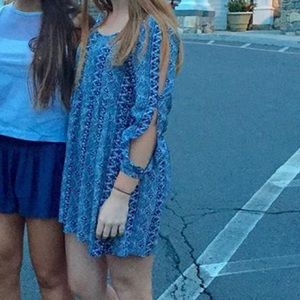 Blue and White patterned dress with open sleeves